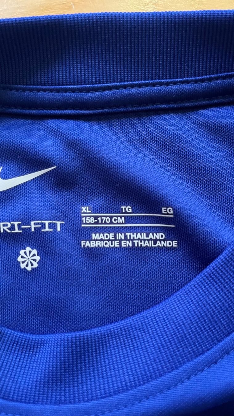 Nike Scarpe, pantaloni & magliette da ginnastica: Fc Barcelona Aufwärmshirt Grösse 158 – Usato da Zürich venduto da kalimana 2