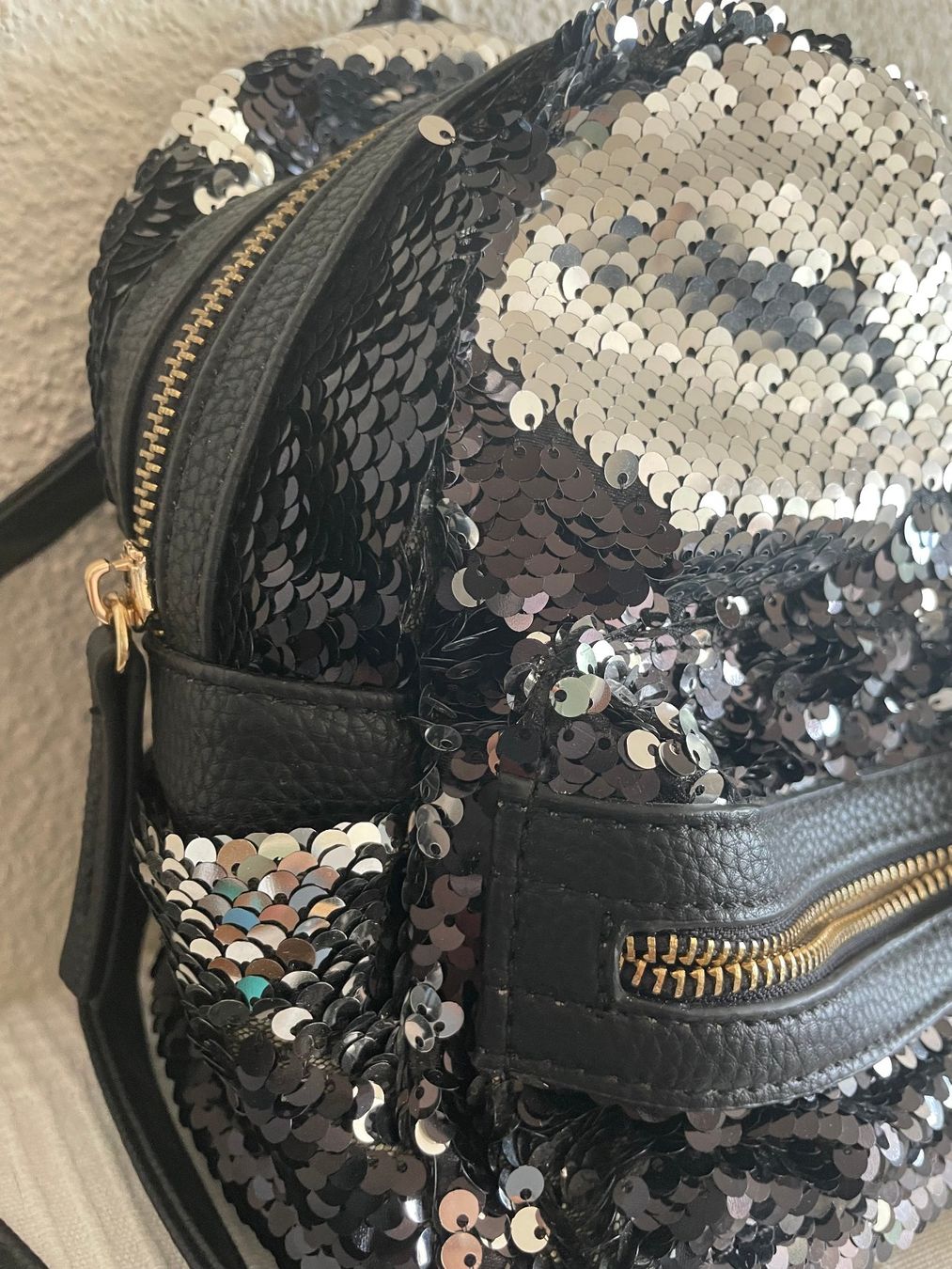 Zaini: Schwarzer Rucksack mit Pailletten – Usato da Münchenbuchsee venduto da hamama18 1