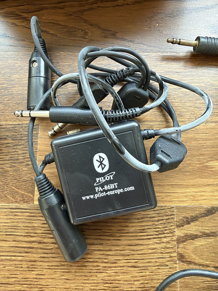 David Clark Cuffie: Pilotenpaket: 2 David Clark Headsets, Pilot Flight Bag – Usato da Zürich venduto da Confisio 7