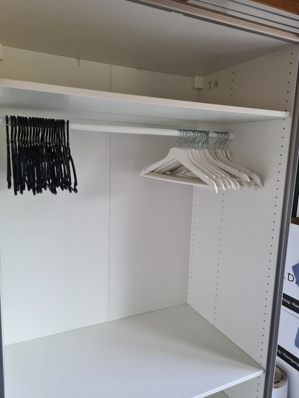 Ikea Schränke: Schiebetüren-Schrank mit Spiegelfront – Gebraucht aus Winkel von Argos10 3