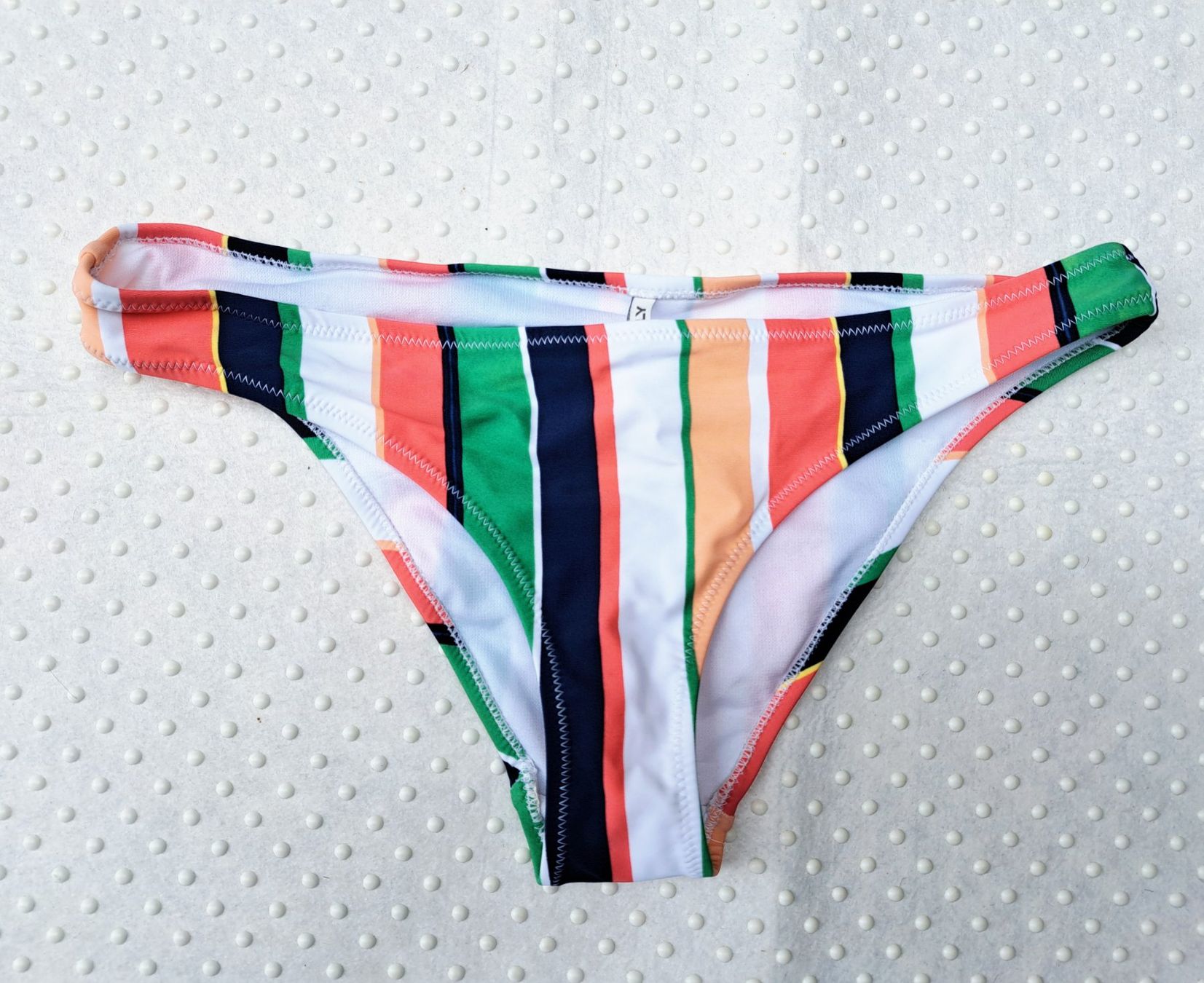Only Badekleider & Bikinis: NEU! Tolle Bikinihose ONLY Gr. M – Neu und originalverpackt aus Gysenstein von joshuas81