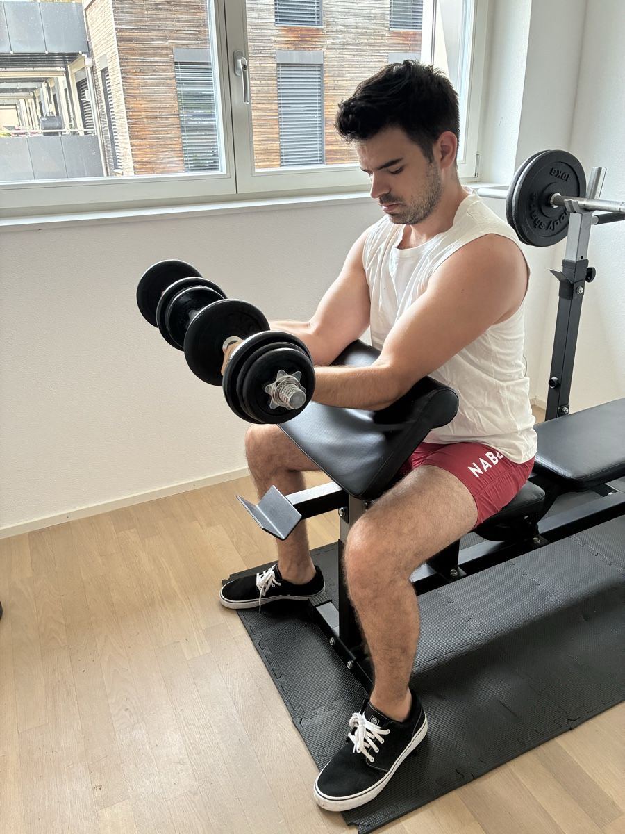 Hometrainer: Weight bench with weights and dumbbells – Usato da Aadorf venduto da pol_dd6j 2