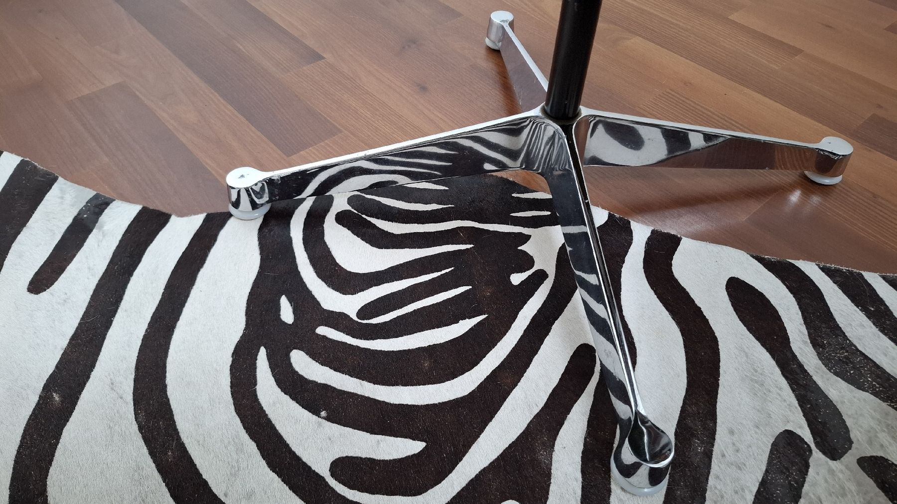 Eames Poltrone: Eames Chair EA 108 Olivgrün – Usato da Winterthur venduto da lodidodi 7