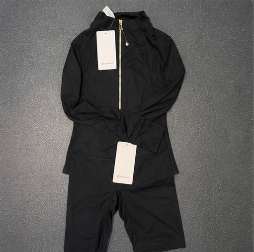Lululemon Top: LULULEMON SCHWARZ – Nuovo e nell'imballaggio originale da Zürich venduto da yyoosko.shop 1