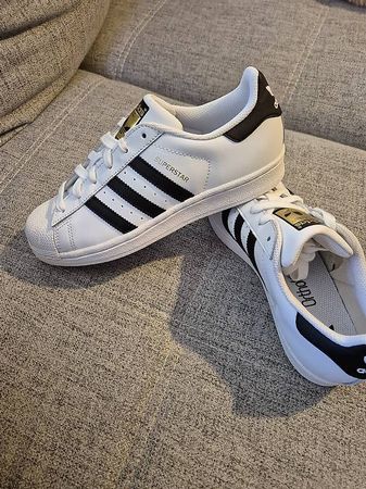 Basket adidas blanche et noir