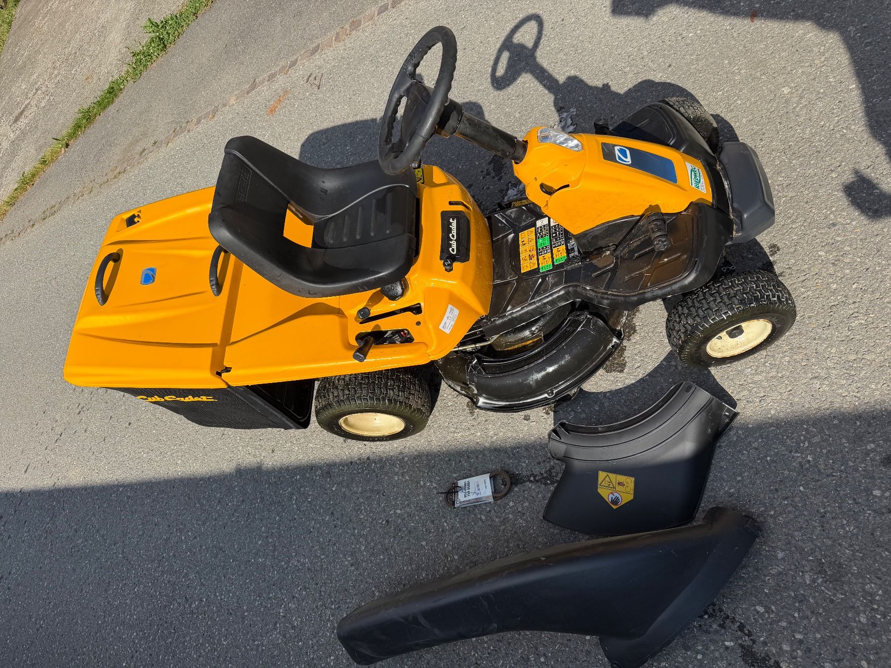 Rasenmäher: Rasentraktor Cub Cadet – Gebraucht aus Buttisholz von Jan_wq8p