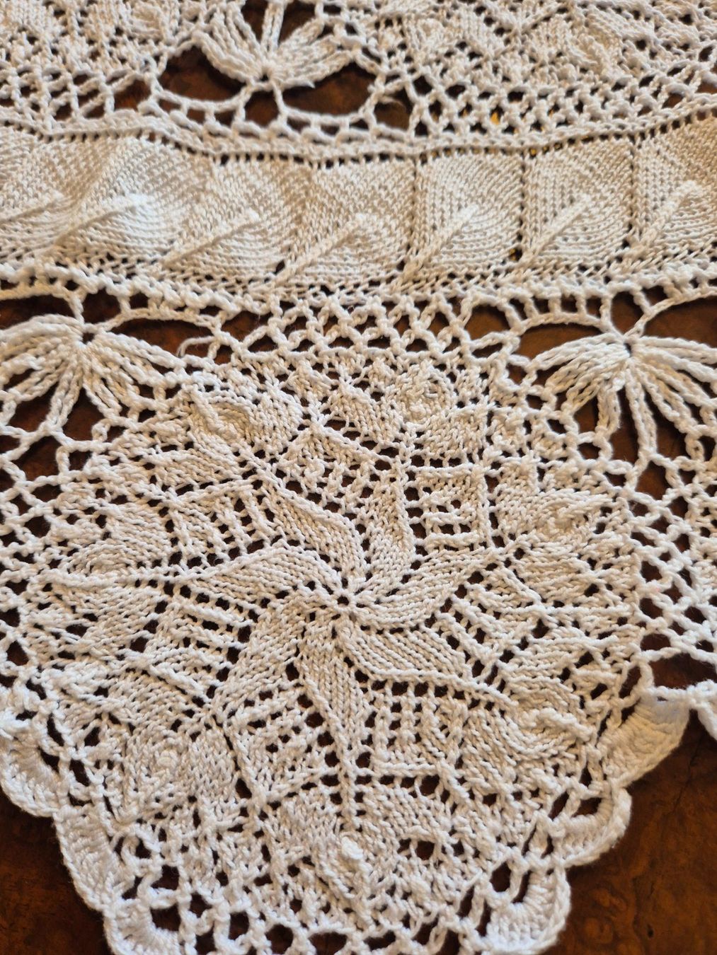 Altra biancheria da tavola: Wunderschöne ovale Spitzendecke, Handarbeit, Vintage – Usato da Bern venduto da aronari 4