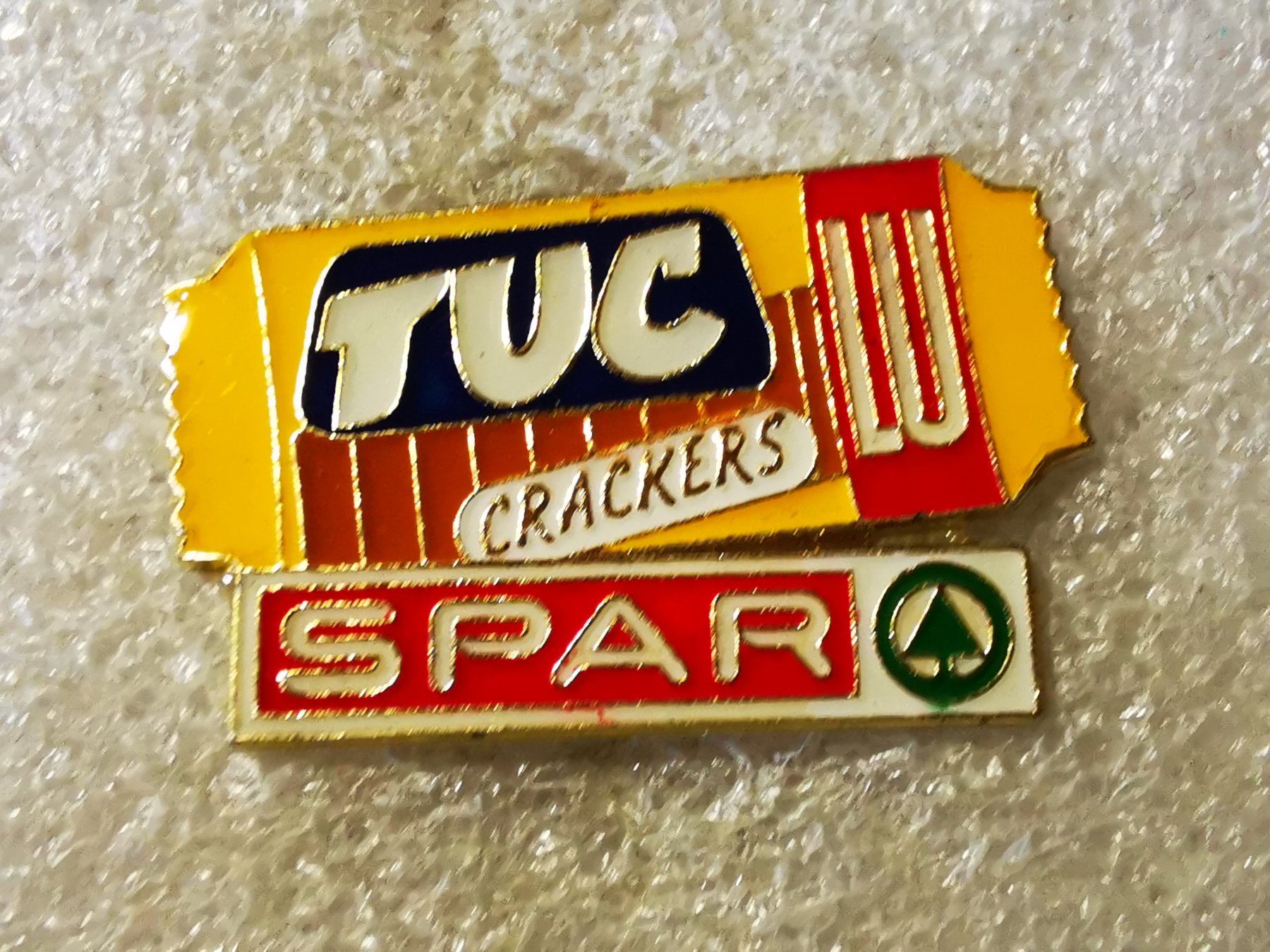 Plaketten & Abzeichen: Ansteckpin 195: Spar x TUC – Gebraucht aus Oppligen von Pin-Fall-Shop