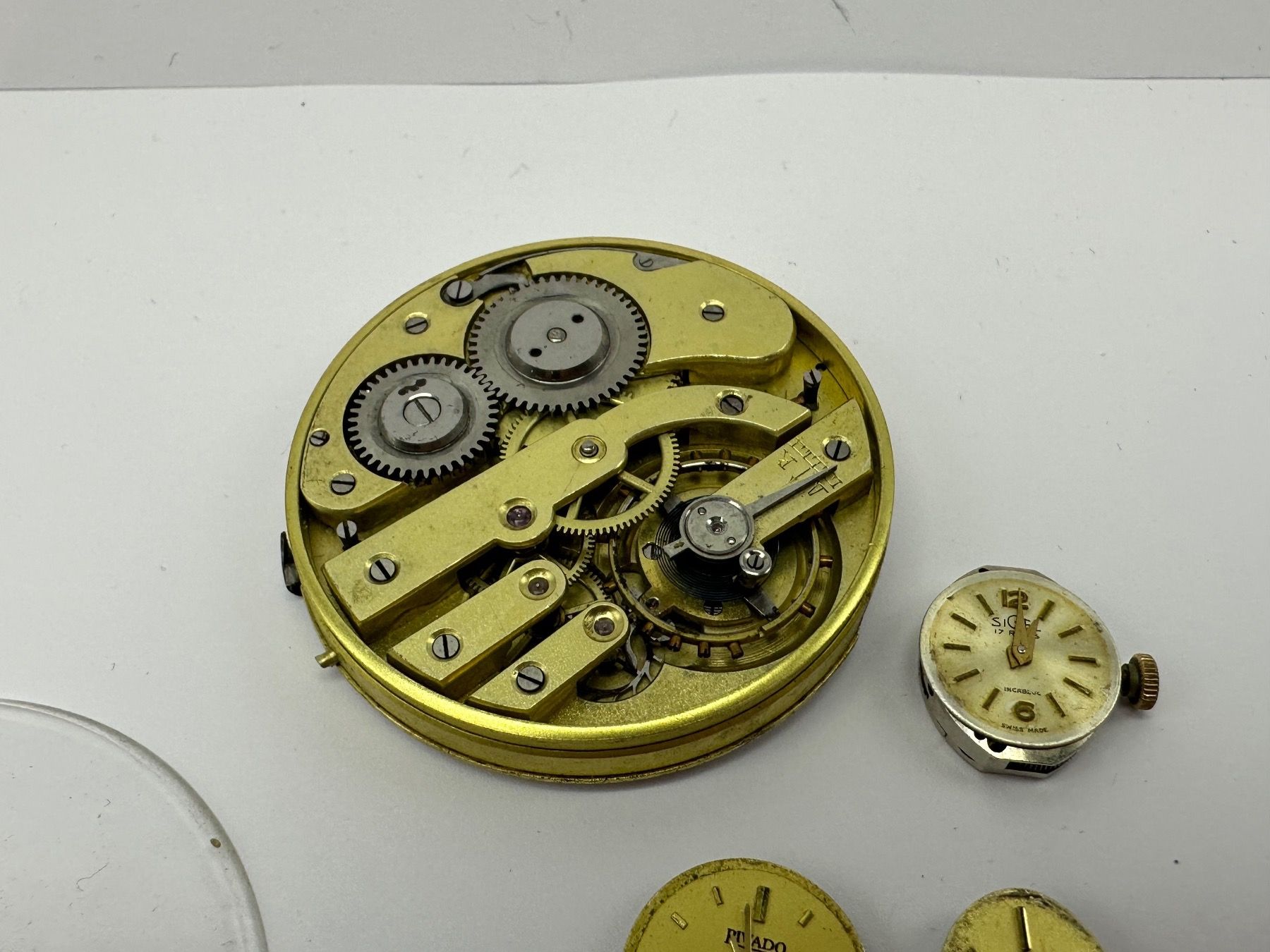 Orologi: Uhrwerke, Uhren Ersatzteile Konvolut – Usato da Brüttisellen venduto da AlphaOmega05 1