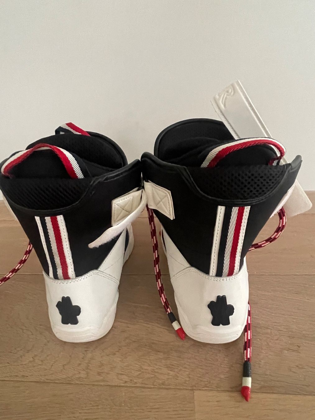 Moncler Scarpe da uomo: Schneestiefel Moncler Grenoble – Usato da Küsnacht ZH venduto da mal_59kw 1