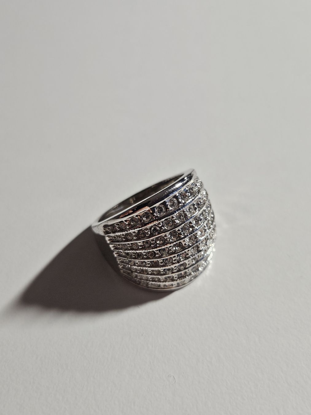 Ringe: Ring silberfarben mit funkelnden Glas Steinchen 13.89g – Gebraucht aus Wiezikon b.Sirnach von wiezikon.vintage 4