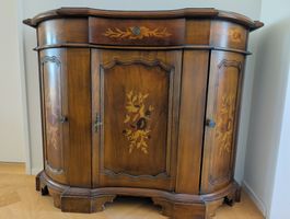 Konsolenkommode aus Holz mit Intarsien im Barockstil