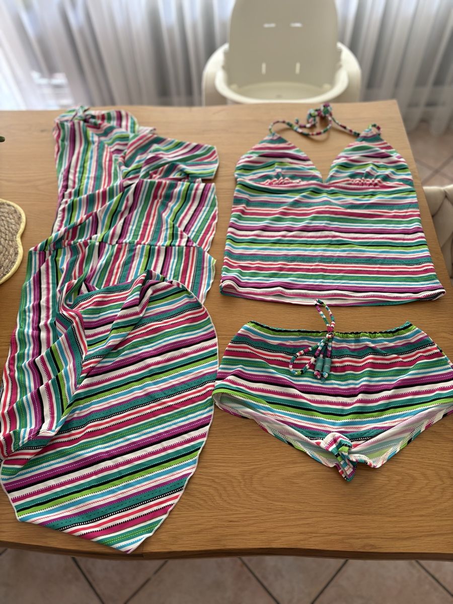 Costumi da bagno & Bikini: Costume da bagno a righe colorate – Usato da S. Antonino venduto da LIKA91 1