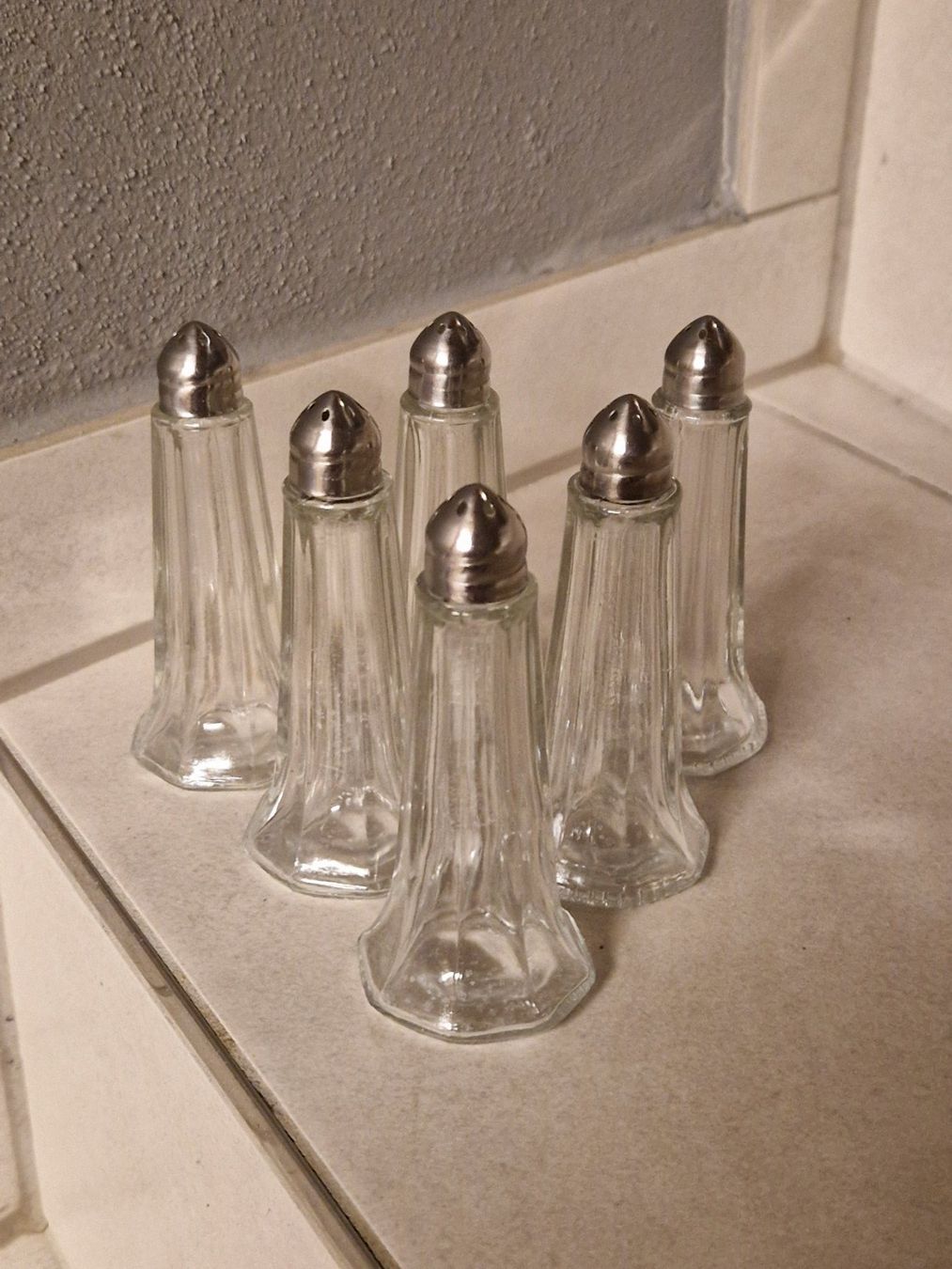 Set di piatti: Salz- oder Pfefferstreuer Glas – Usato da Hombrechtikon venduto da Vre_l9t8 3