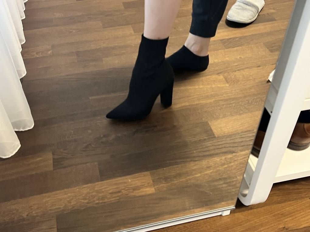 Scarpe da donna: Absatzstiefel Grösse 37,5 – Usato da Bettlach venduto da Swiss-2016 1