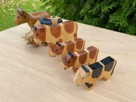 6 schöne Holzkühe
