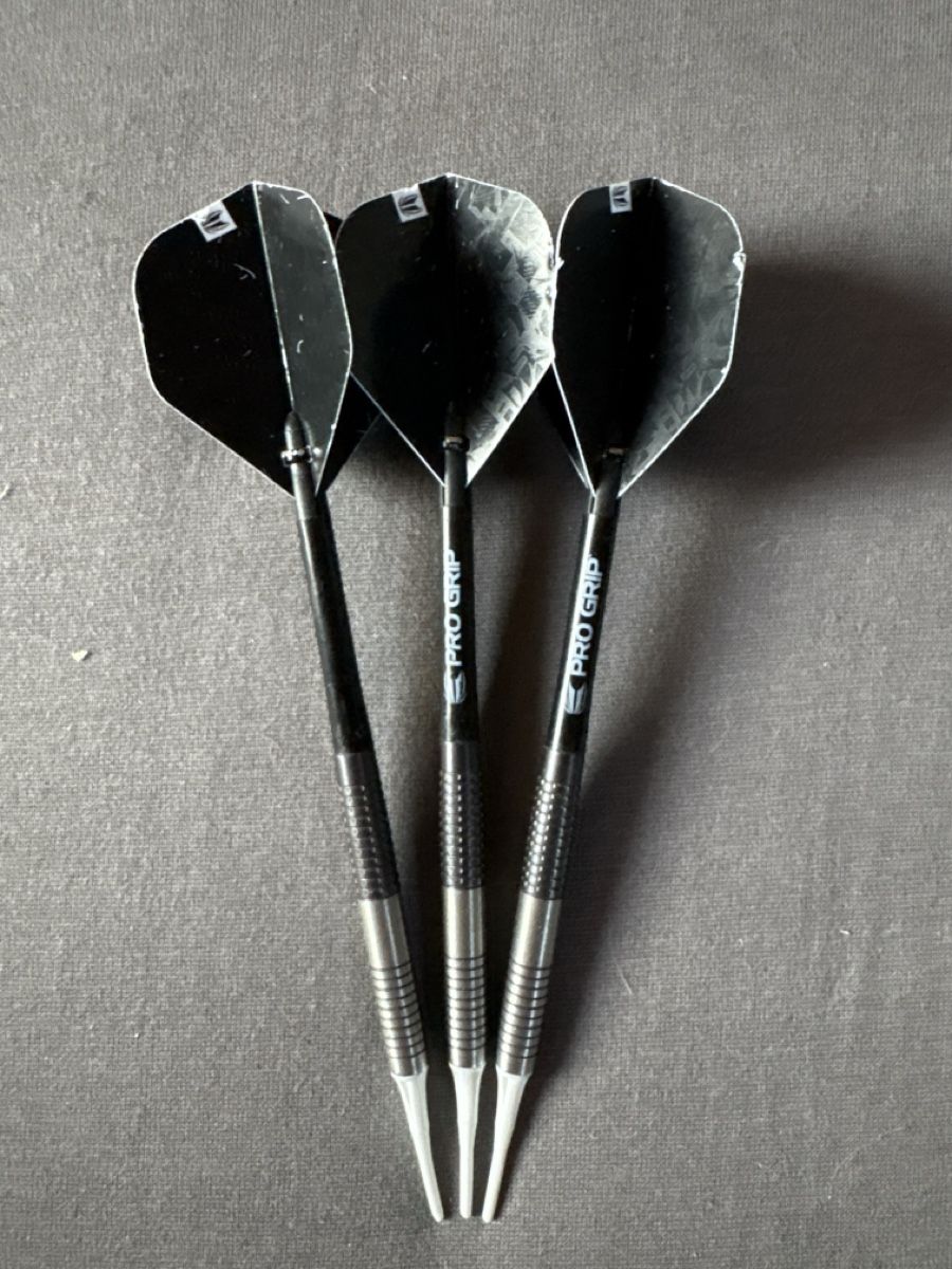 Jeux de fléchettes: Target RVB 95% darts – D'occasion à Neuhausen par KnodAP