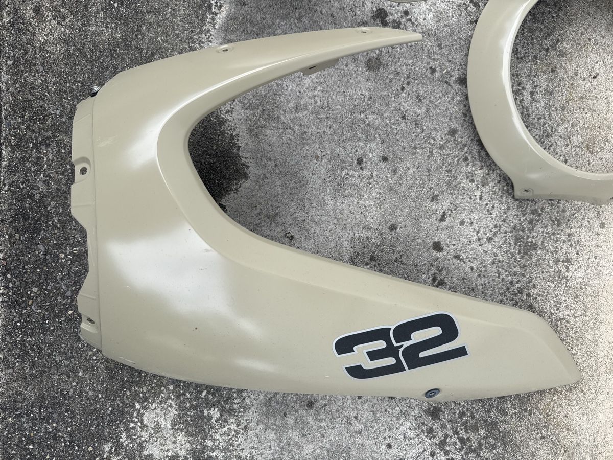 BMW Tutti i ricambio per moto: Frontverkleidung BMW R-NineT Racer – Usato da Brüttisellen venduto da Hilpi8306 4