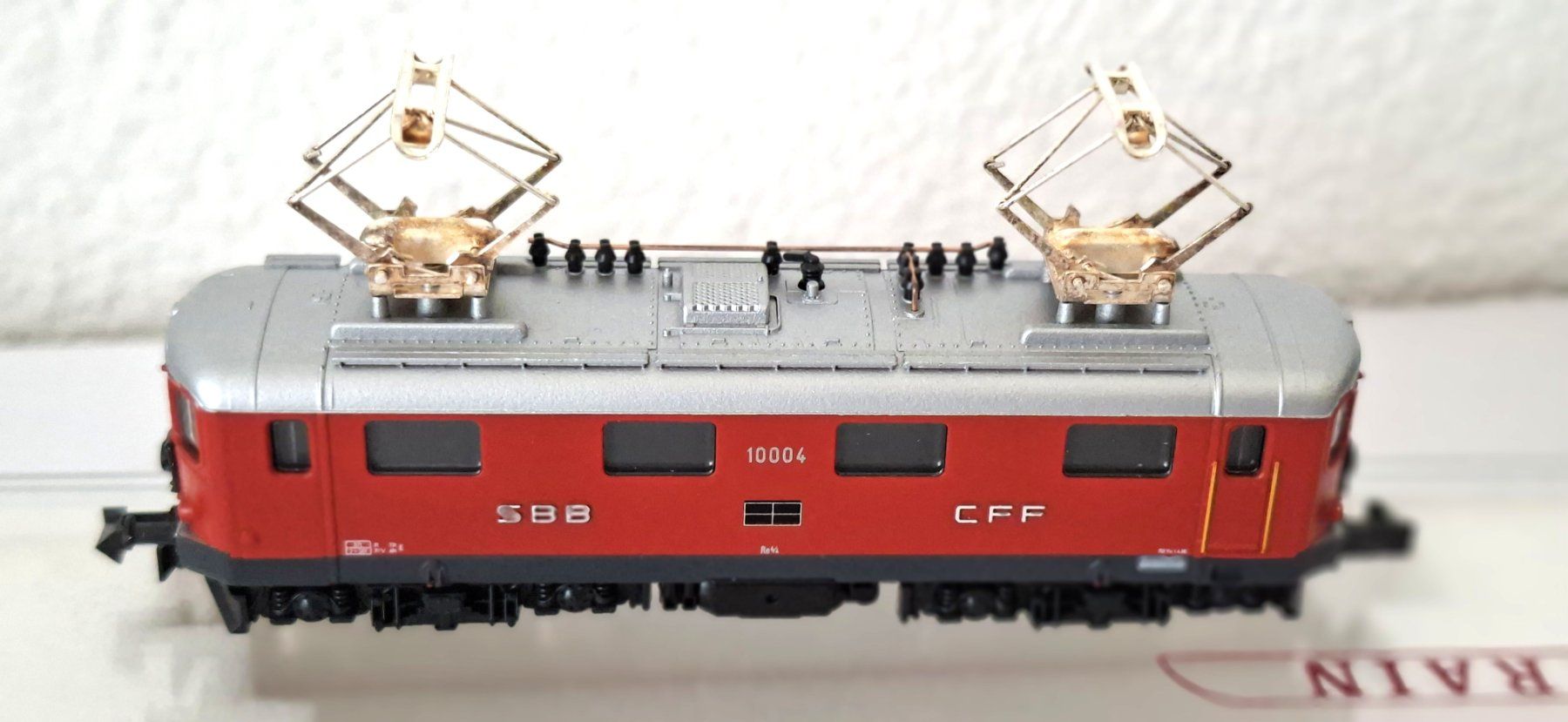 Hobbytrain Modellini di ferrovie: Hobbytrain Re 4/4 I SBB Lok 10004 – Nuovo (secondo la descrizione) da Biberist venduto da Ntrains 4
