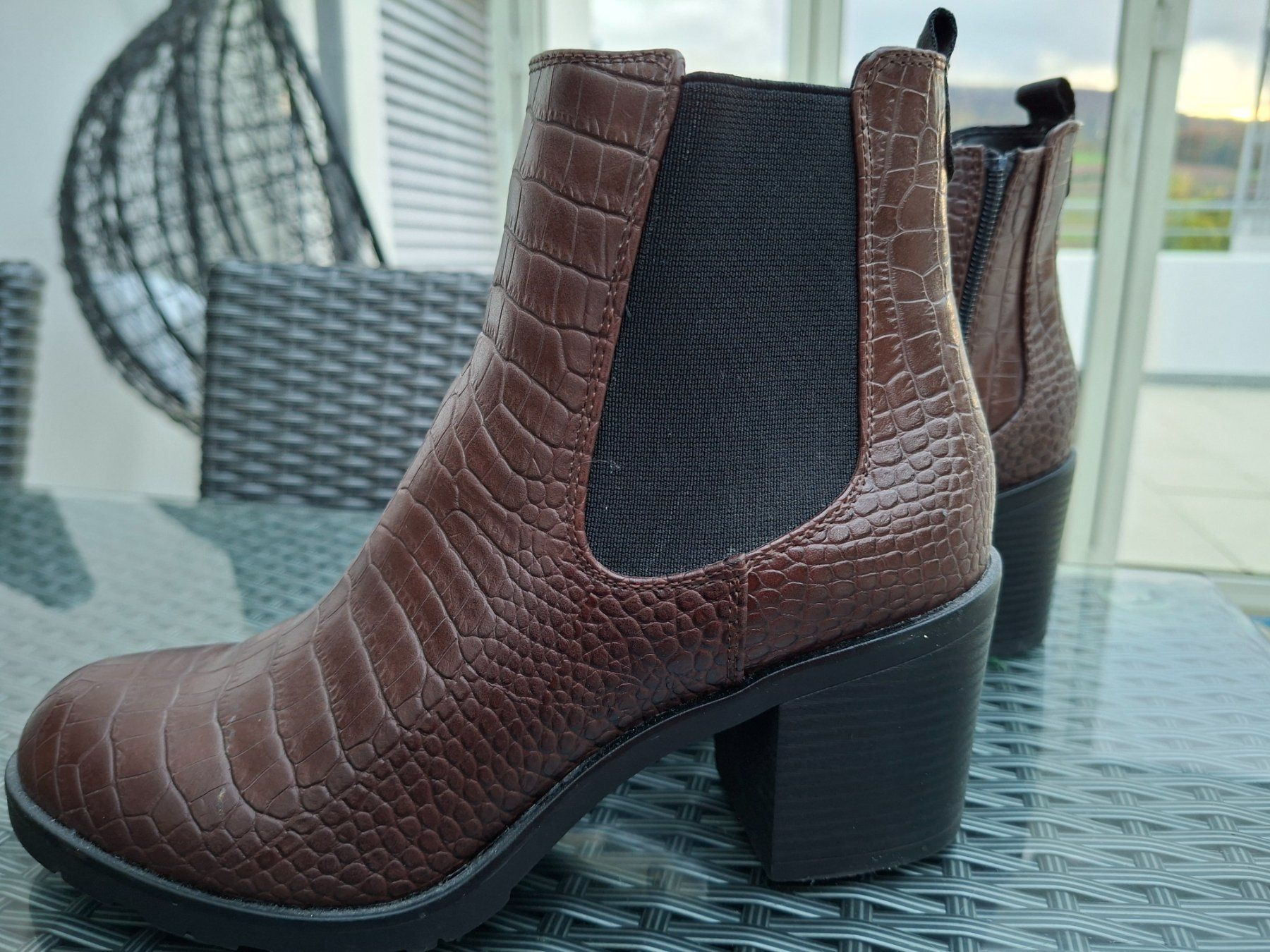 Chaussures femmes: Braune Herbst-Boots in Kroko-Optik – Neuf (Voir description) à Niederweningen par gra_7npt