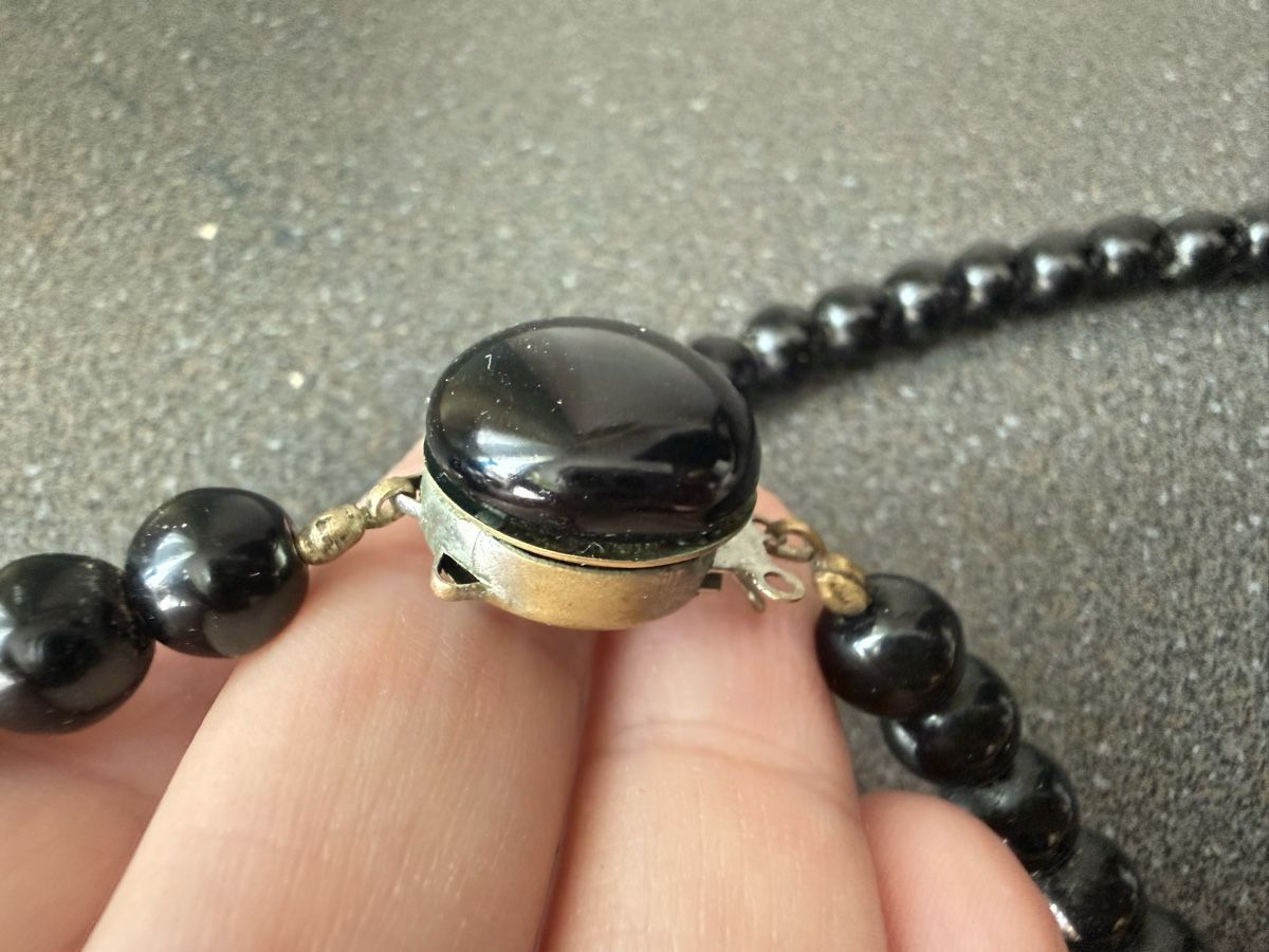 Catenine: Schwarze Vintage-Halskette aus Stein oder Glas – Usato da Lamone venduto da LaCantinaMagica 5