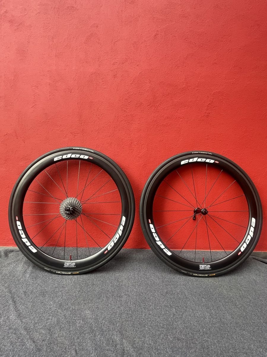 Edco Pneus & Roues: Roues carbone Edco 50  – D'occasion à Chézard-St-Martin par GJelo