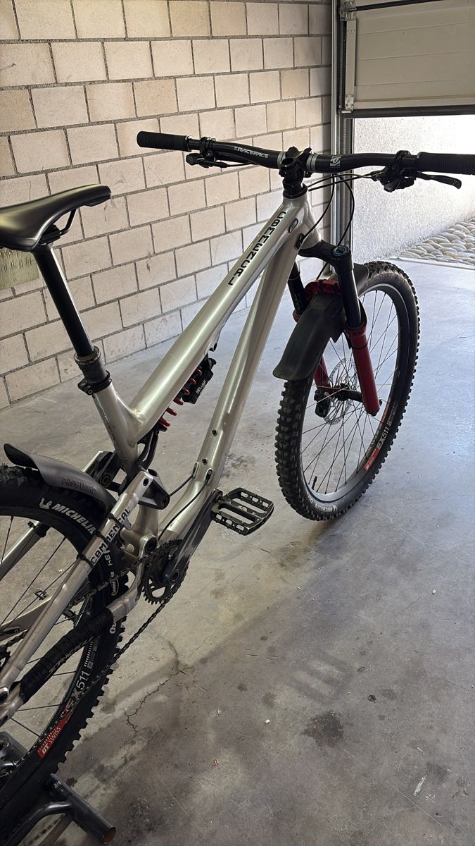 Velos: Commencal meta v4 tr – Gebraucht aus Maienfeld von Irniger-m-a-x 5