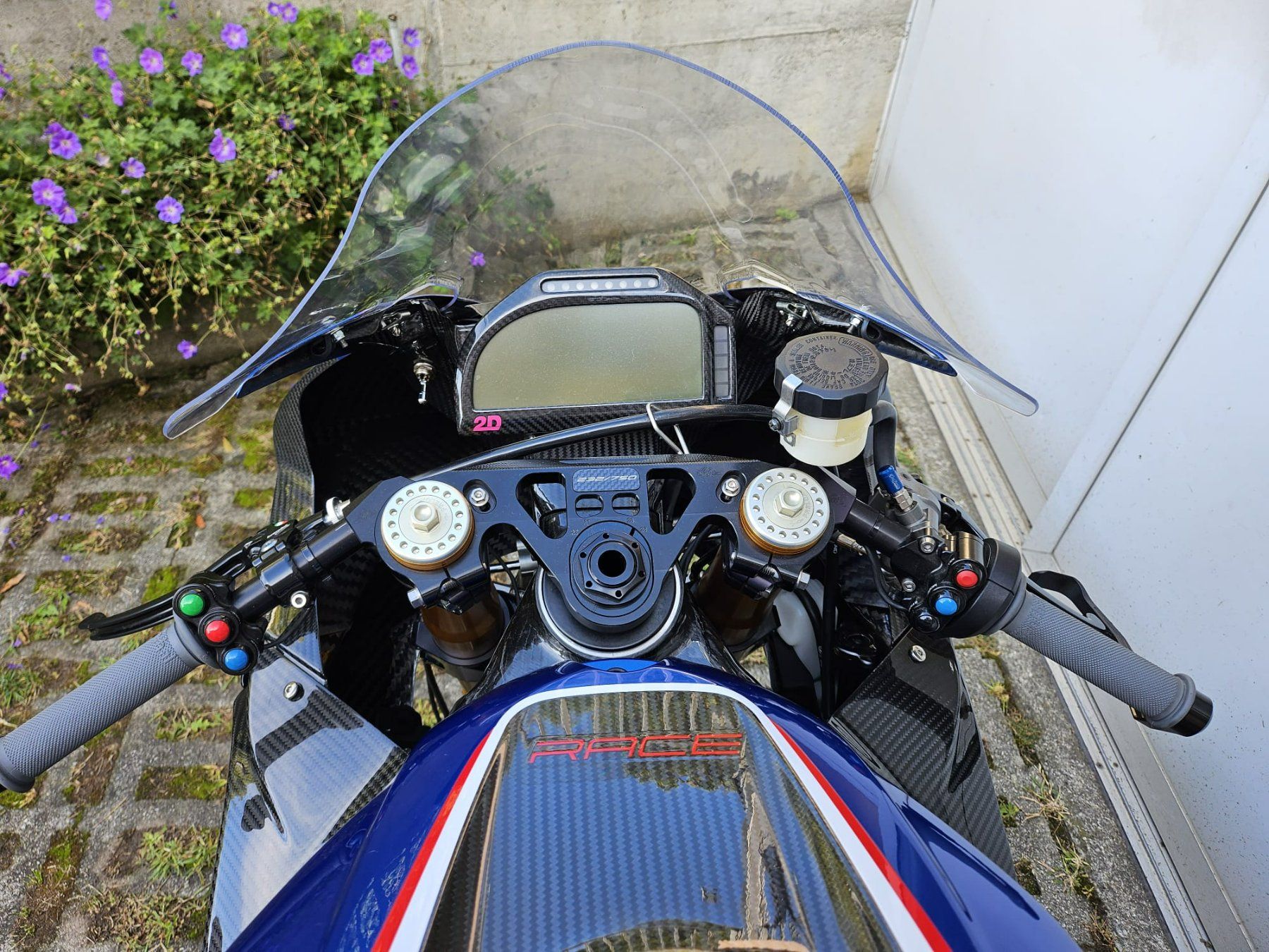 BMW Strada: Bmw HP4 Race - Full Carbon – Usato da Castel San Pietro venduto da gia_h2wq 8