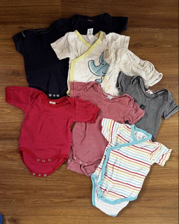 Baby-Bodys Grösse 62