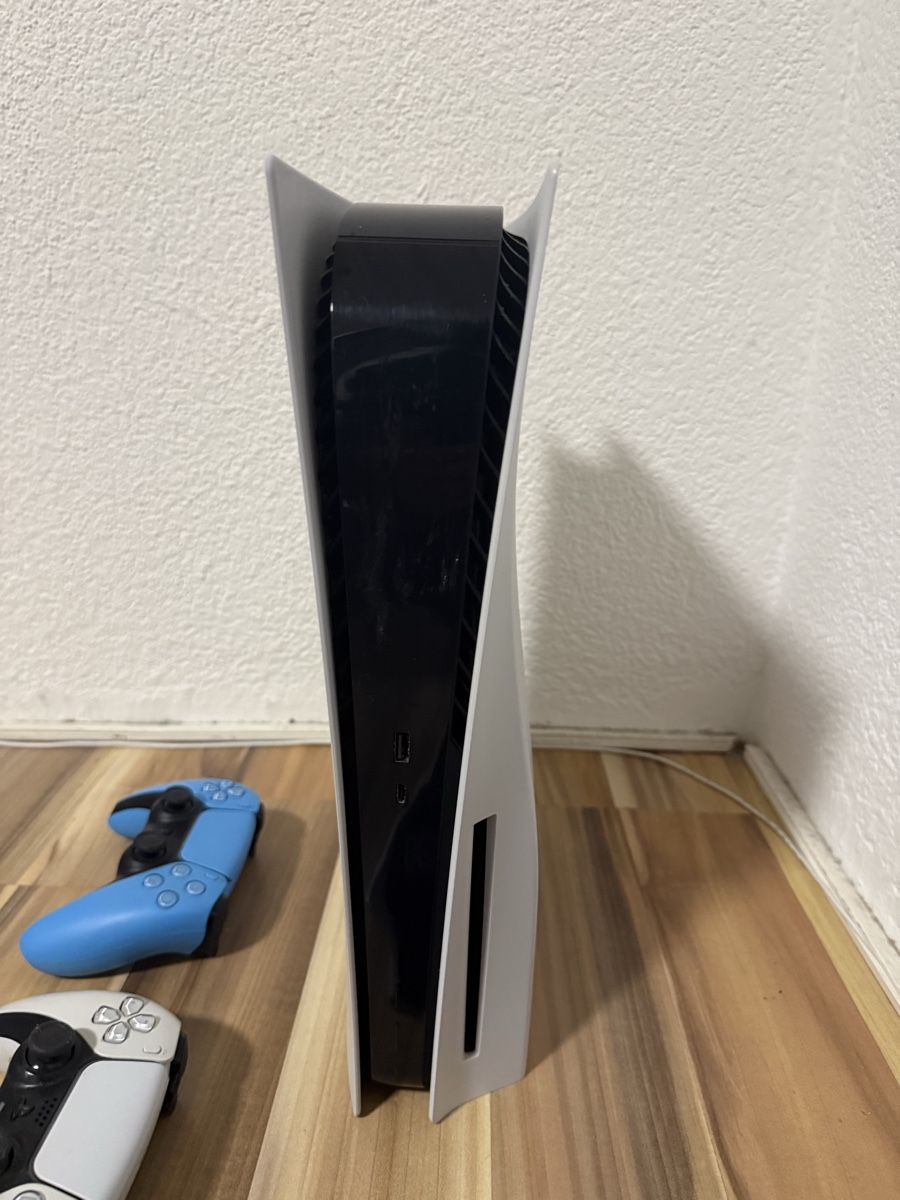 Sony Console: Playstation 5 Disc Version, 2 Controller, 3 Games, Ladestati – Usato da Widnau venduto da Refik28 7
