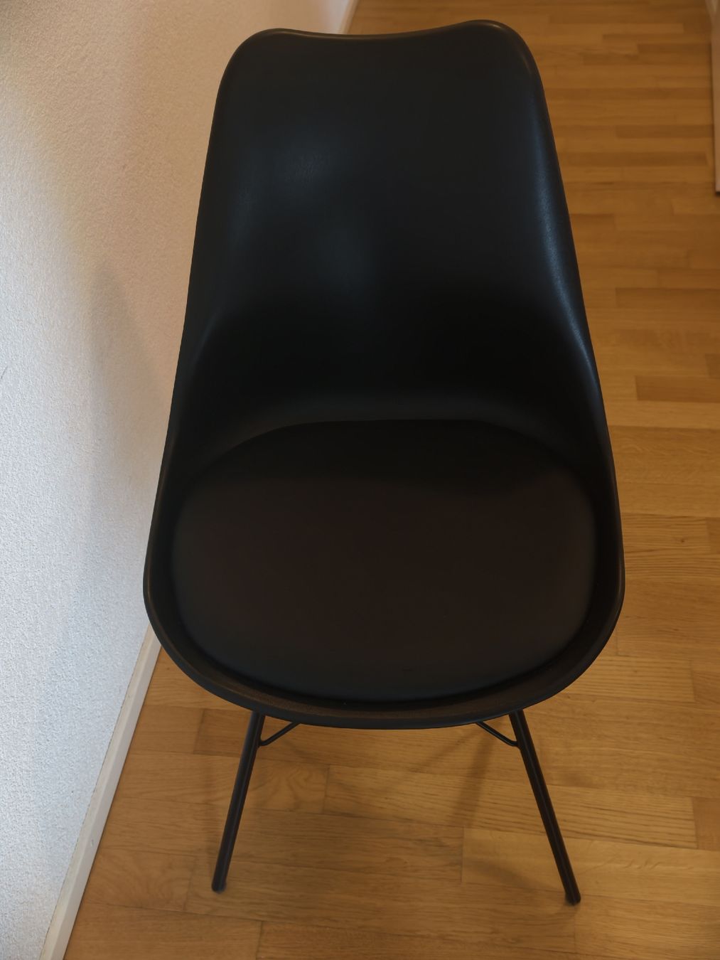 Conforama Chaises: 4x schwarze Esszimmerstühle – Neuf (Voir description) à Emmen par shi_l2g8 3