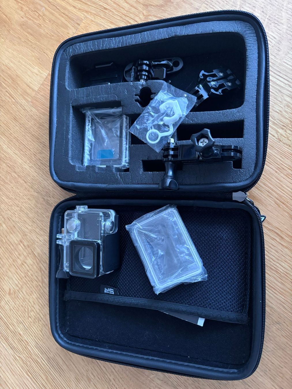 Gopro Action Cam: GoPro Zubehör Set – Usato da Winterthur venduto da FaHi__-_-_94