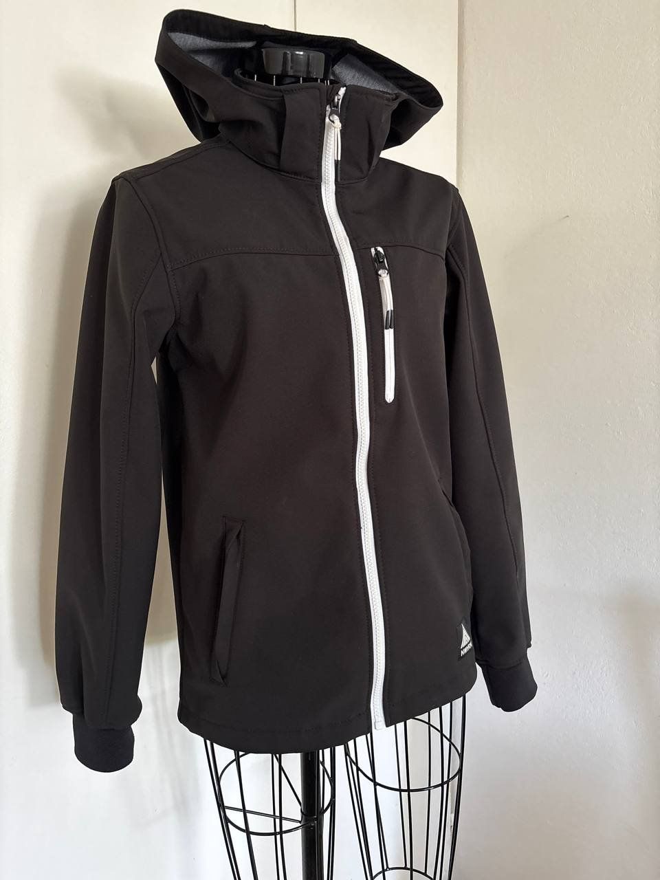 Jacken: Softshell Jacke mit Kapuze – Gebraucht aus Bern von ViksiBash