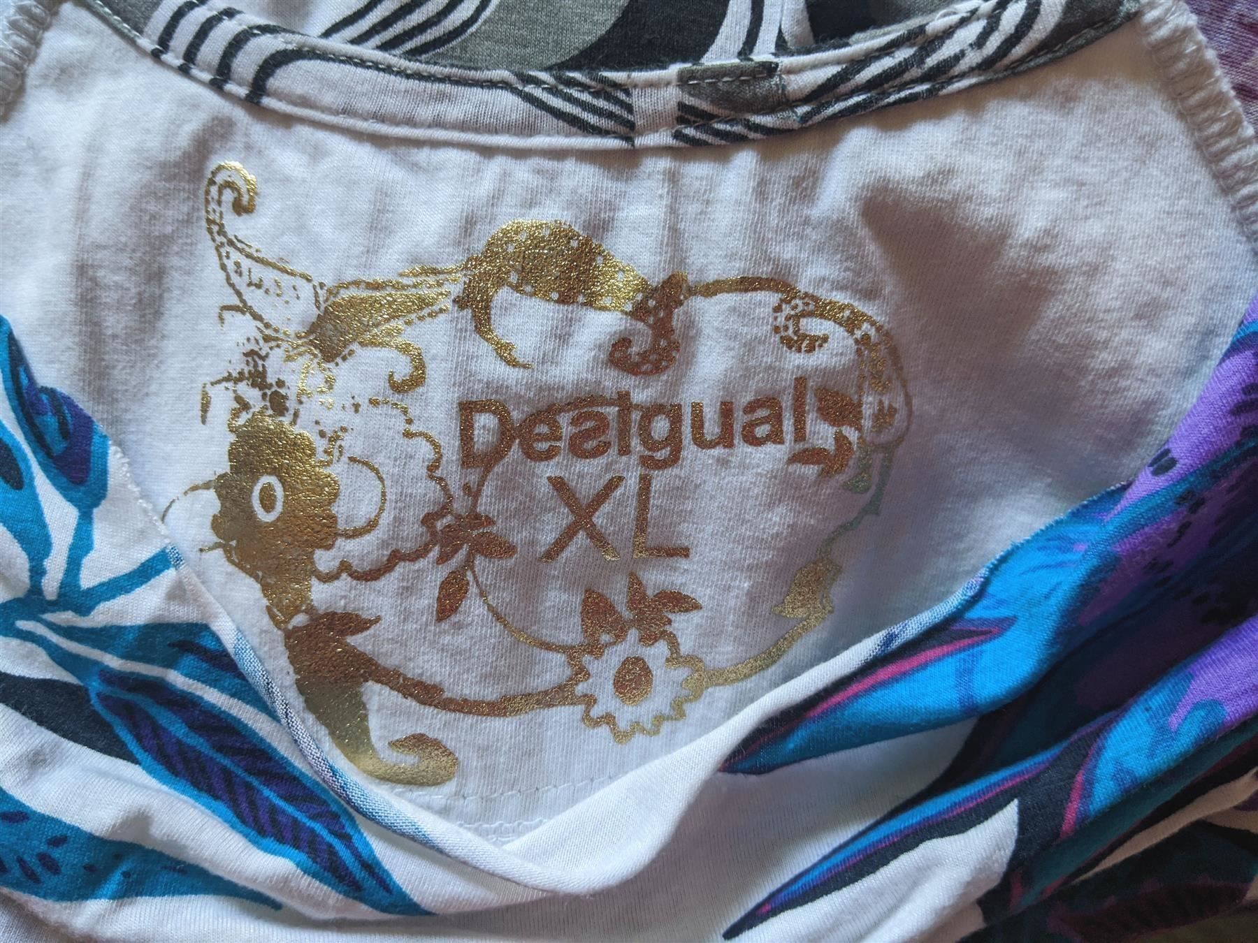 Desigual T-shirt: DESIGUAL : Top romantique/graphique M-L – Usato da Petit-Lancy venduto da lilycerise 6