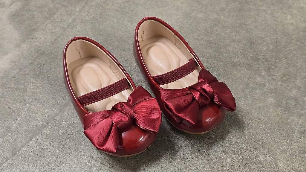 Scarpe per ragazze: Mädchen Lackschuhe - 21- Rot mit Schleife – Nuovo (secondo la descrizione) da Thalwil venduto da VitaMini