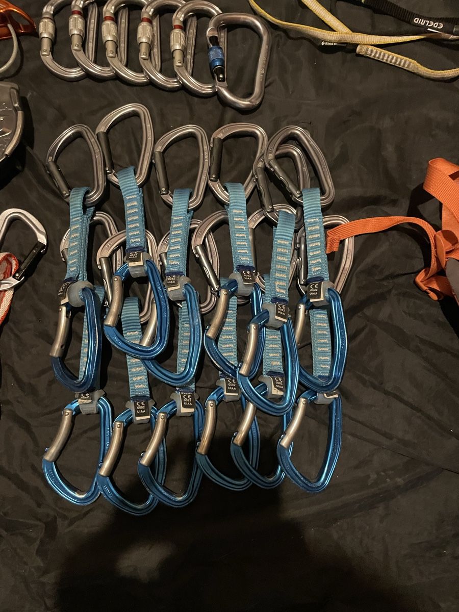 Climbing Gear Bundle - Carabiners, Ropes, and More! 51 (Gebraucht) in ...