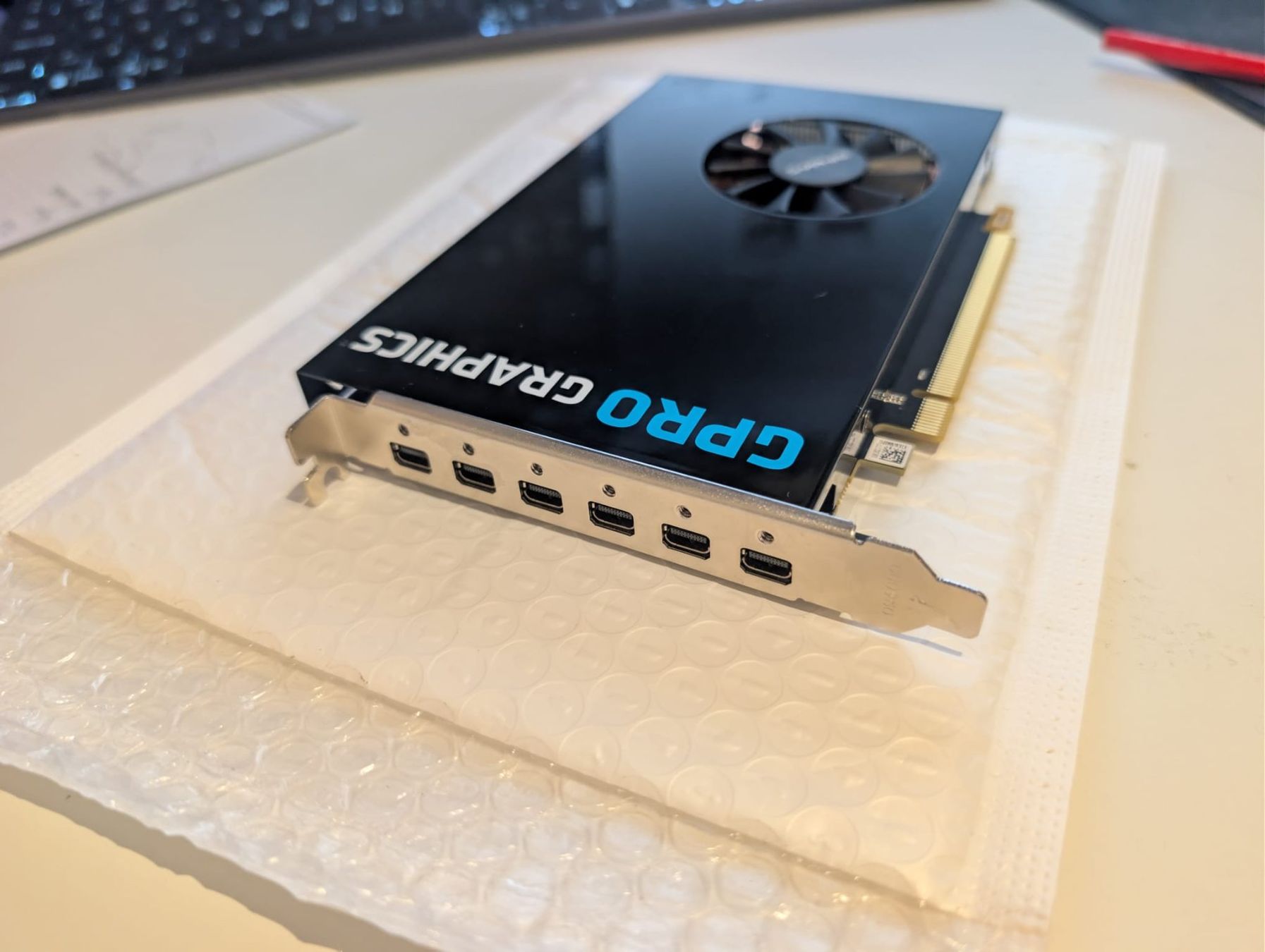 Amd Cartes graphiques: SAPPHIRE GPRO E8870 4GB – D'occasion à Hendschiken par Sillii