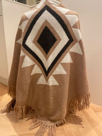 Beiges PEACEBIRD Cape / Plaid / Dreieckstuch / Poncho