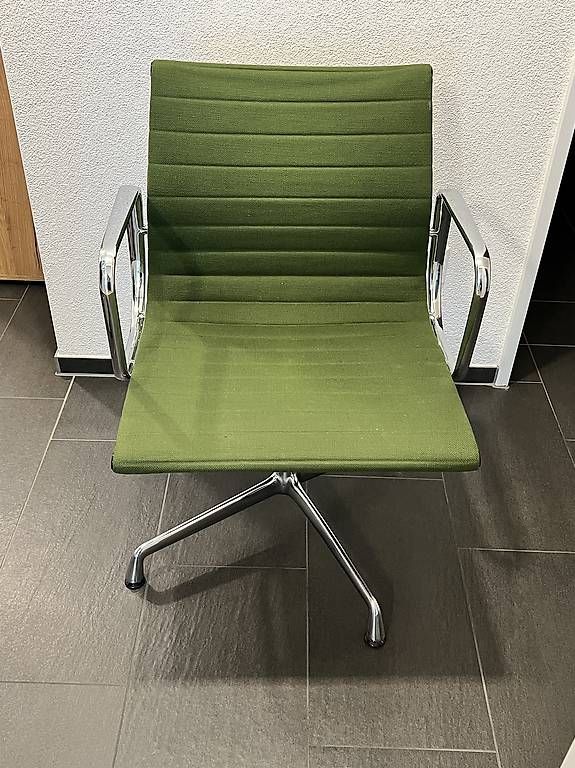 Sedie: Vitra Aluminium Chair Hopsack EA 104 – Usato da Winkel venduto da Charass91 3