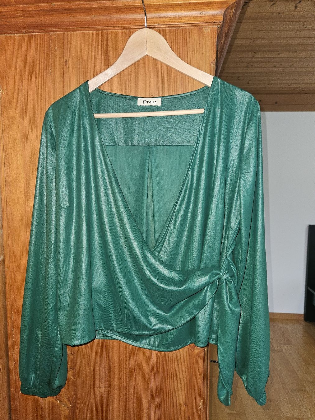 Camicette: grün , schimmernde Wickelbluse – Usato da Hüttlingen venduto da Thurgi85