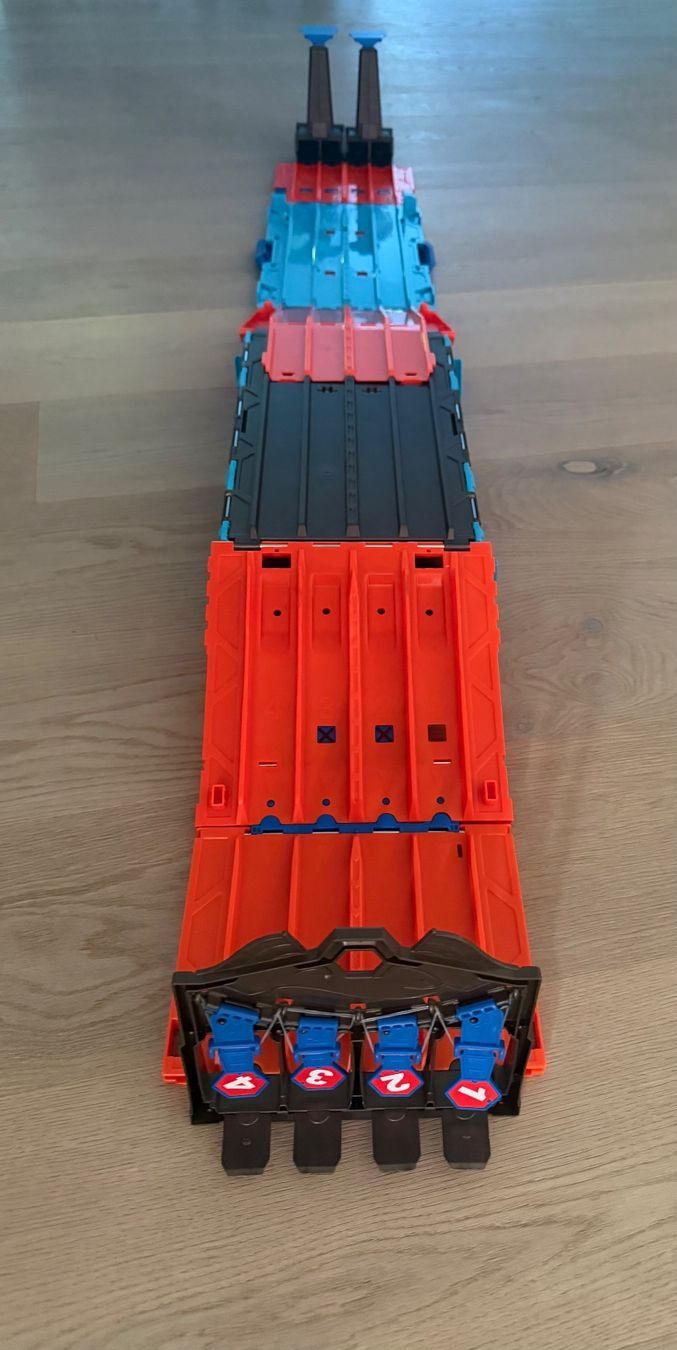 Hot Wheels Giocattoli: Hot Wheels Bahn Track mit 3 Optionen – Usato da Zollikon venduto da Cwoody 9