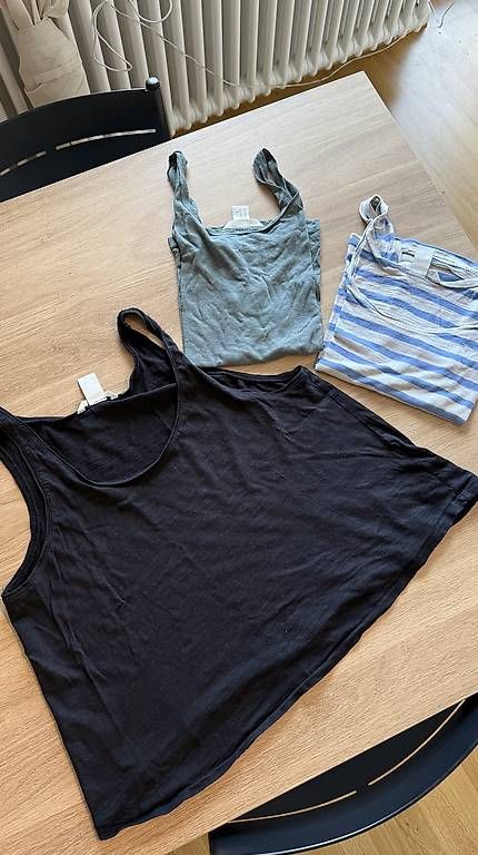Top: 3 H&M Tanktop Grösse S – Usato da St. Gallen venduto da Celi_na_ko_lb 1