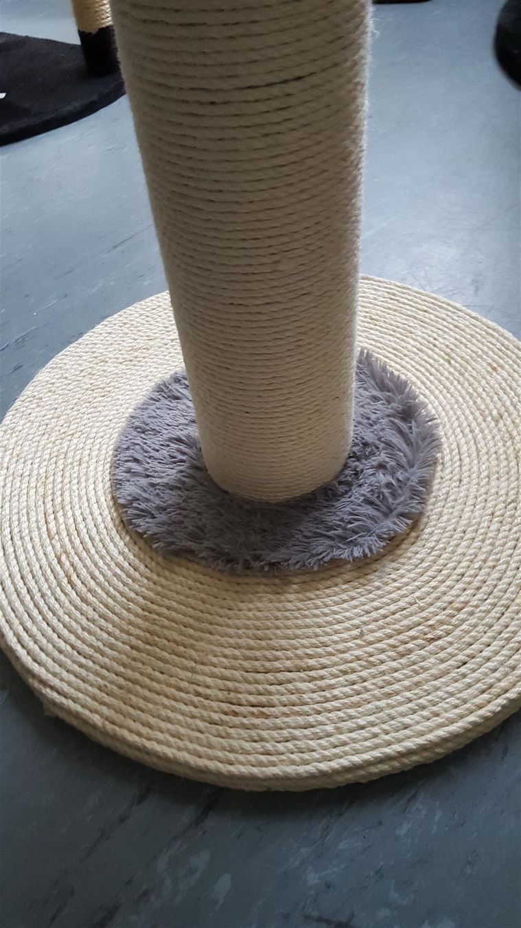 Katzenbaum - Kratzbaum: Katzenbaum + Schmuse-Liegeplatz- W6 – Neu und originalverpackt aus Kriens von Voco 1