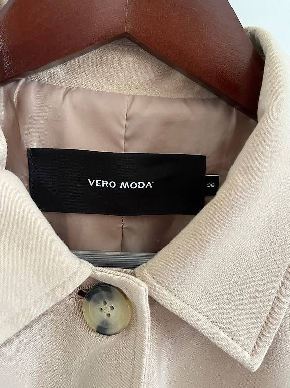 Giacche: leichte beige Jacke von Vero Moda, Grösse 36 – Usato da Maur venduto da tab_z9rh 1