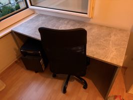 Bürostuhl, Korpus und Bürotisch