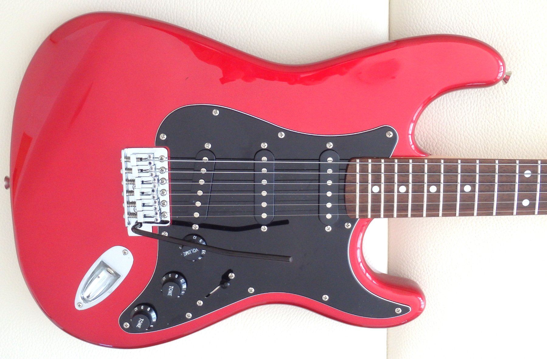 Washburn Strumenti musicali: E-Gitarre SQUIER Stratocaster mit FENDER-Case – Usato da Wattwil venduto da webrawa 2