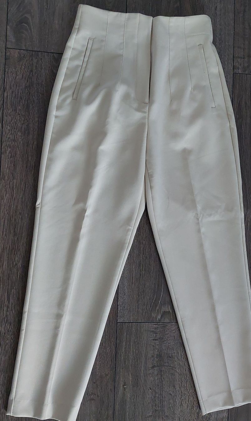 Zara Pantaloni: Elegante Stoffhose in Creme - Grösse 34 – Usato da Gwatt (Thun) venduto da Letzte-Chance-II