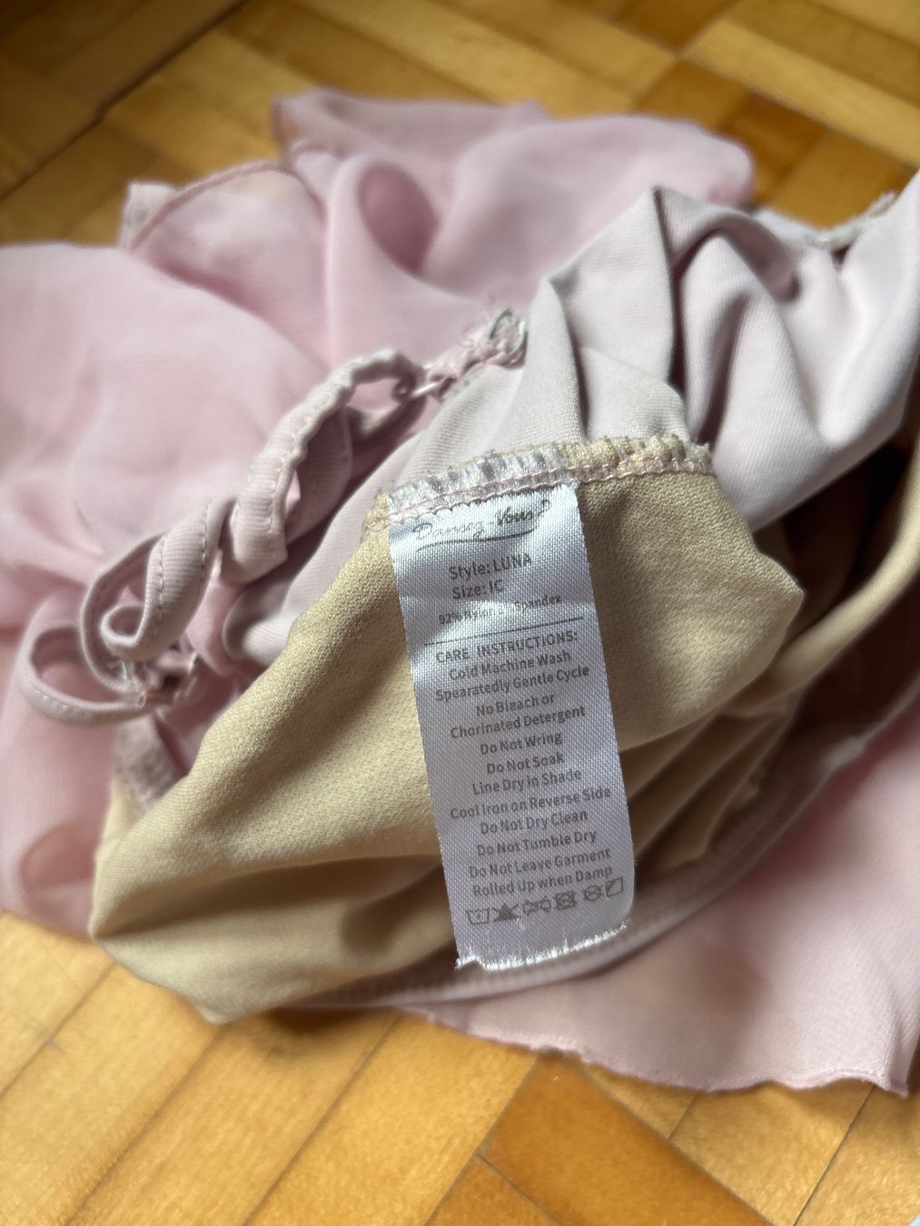 Lotti & Set di vestiti: Lot 3 Tutus de ballet avec chaussons – Usato da Lajoux JU venduto da plise 1