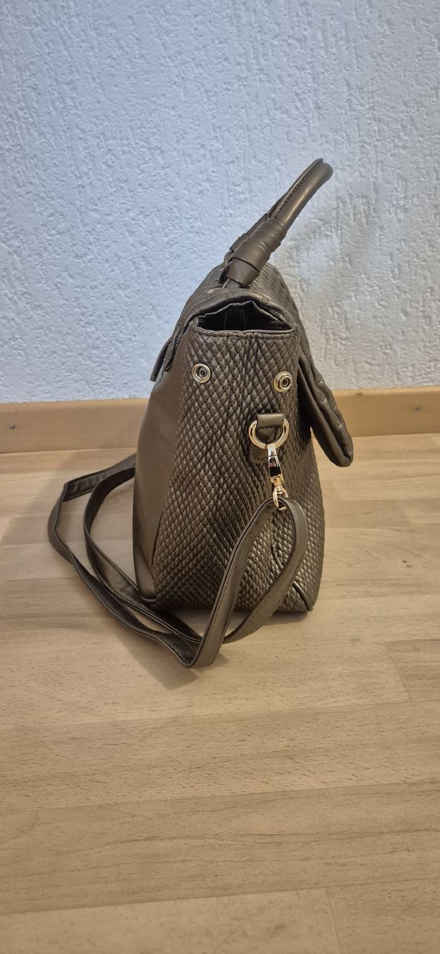 Borse da donna: Handtasche in Bronze Optik – Usato da Schwyz venduto da Vesparider01 4