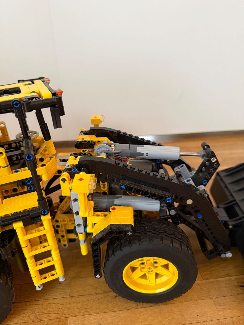 Lego Spielzeuge: Lego Technic 42030 Volvo Radlader – Gebraucht aus Zug von marcosonlineshop 9